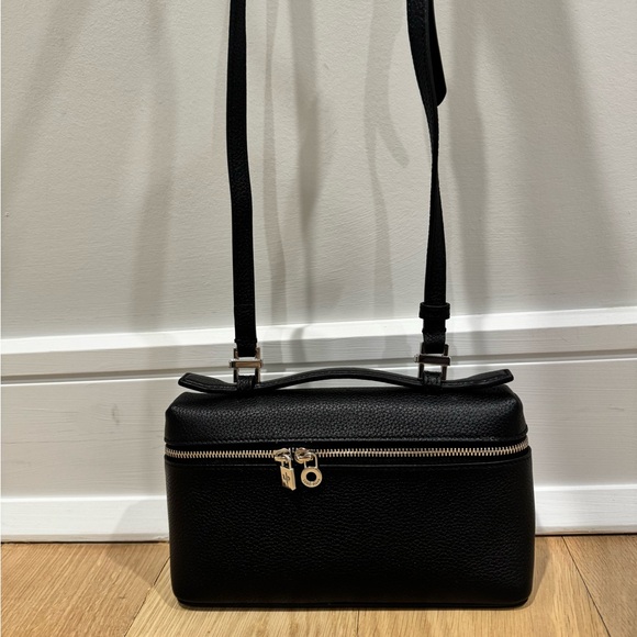 Loro Pian Elegant Black Crossbody Bag - Picture 2 of 8